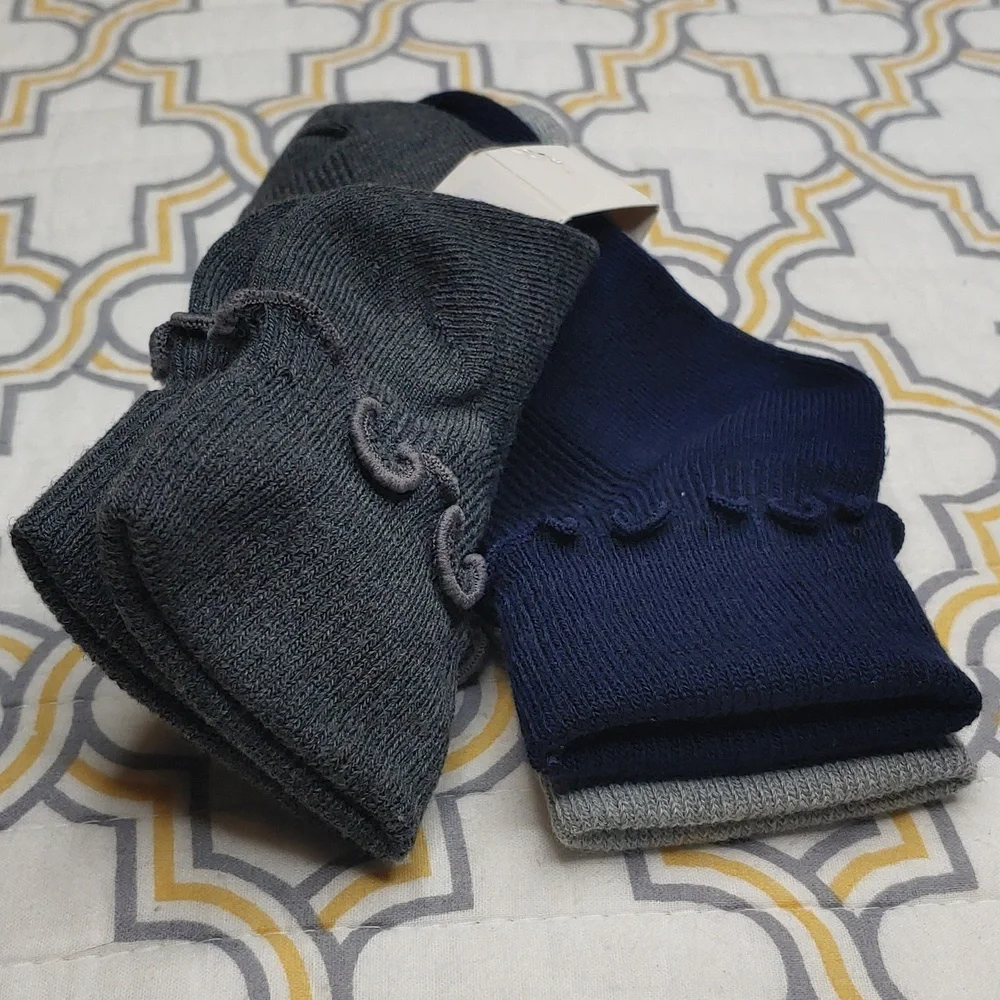 🎉 $5 CLEAR OUT: Kids Socks - 1 Pair, 1 Mismatched - Picture 3 of 3